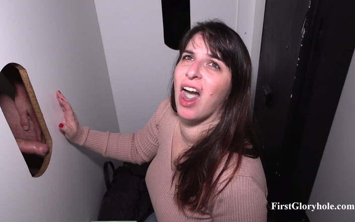 First Gloryhole: Red Nicole - lelaki terakhir petang