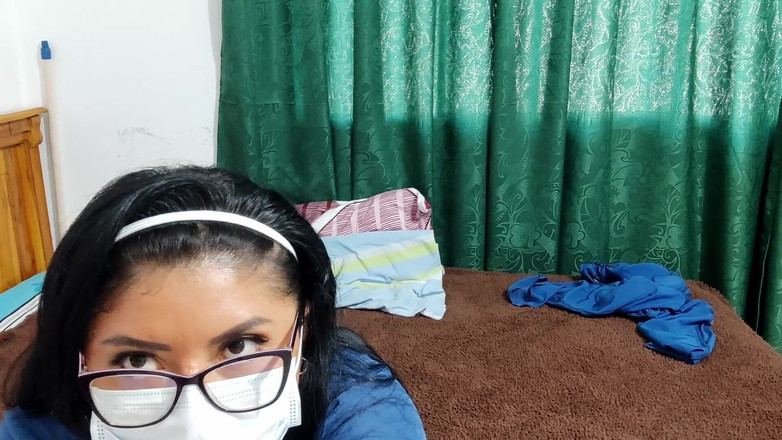 NEGRITA SEXY: Infermiera sensuale si masturba a casa per rilassarsi al lavoro