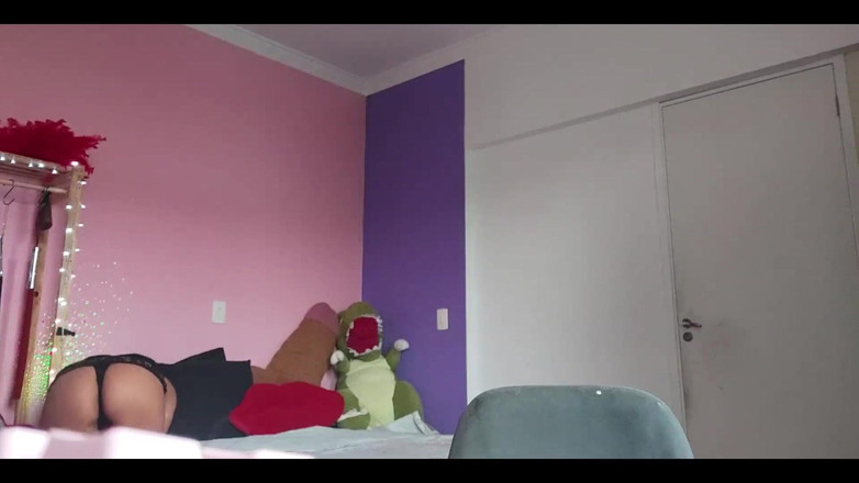 Espuleta Maia: Het brasiliansk flicka som leker och blir upphetsad på morgonen