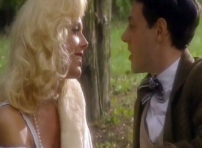 Public Lust: Seks di luar ruangan dengan cewek pirang sempurna