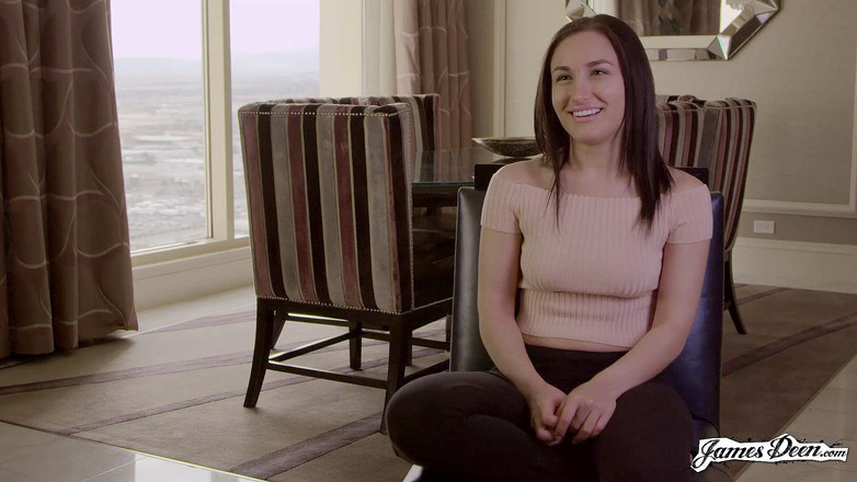 James Deen: 털이 무성한 보지를 핥는 Gabriella Paltrova