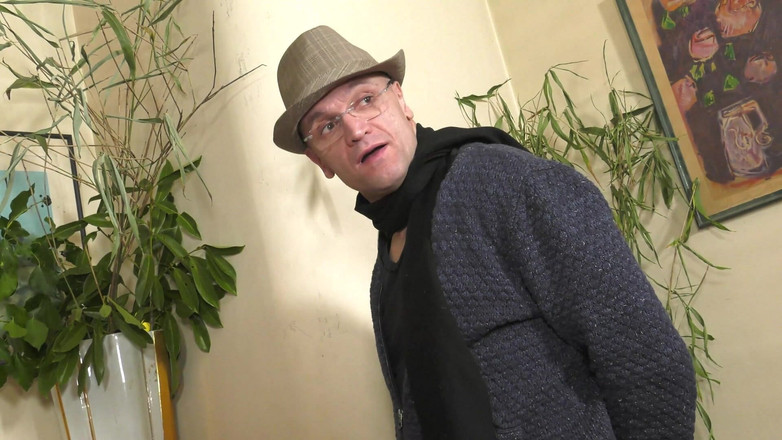 HPG Production: Мила красуня трахає старшого чувака жирним членом6336