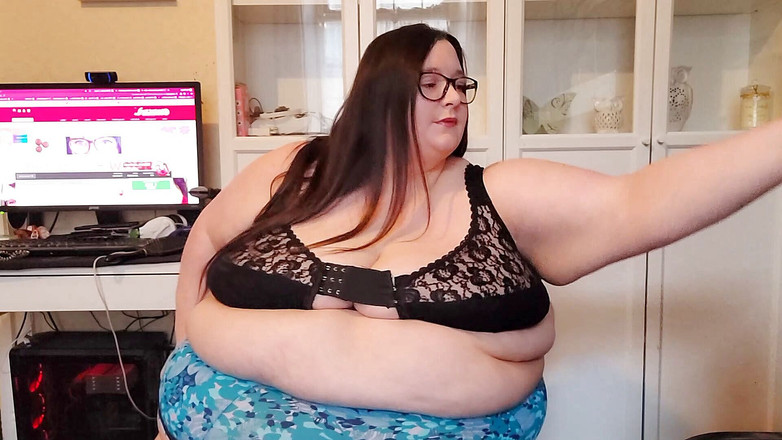 SSBBWLadyBrads: Je me déshabille en sous-vêtements