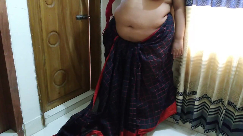 Aria Mia: Desi hotelová služka ošukaná cizincem Gustem v Gudžarátu