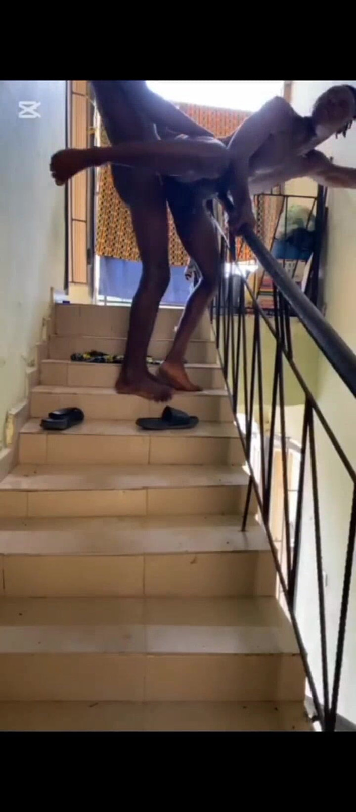 Sweetass132: Byli jsme přistiženi při šukání na schodišti