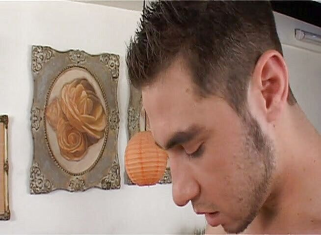 Chicks with Dix: Chlápek pumpuje shemale zadek