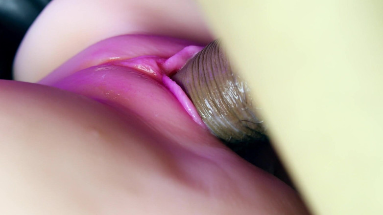 SEXY_GUYBEST: Semental caliente le encanta correrse mucho en jugoso coño rosa...