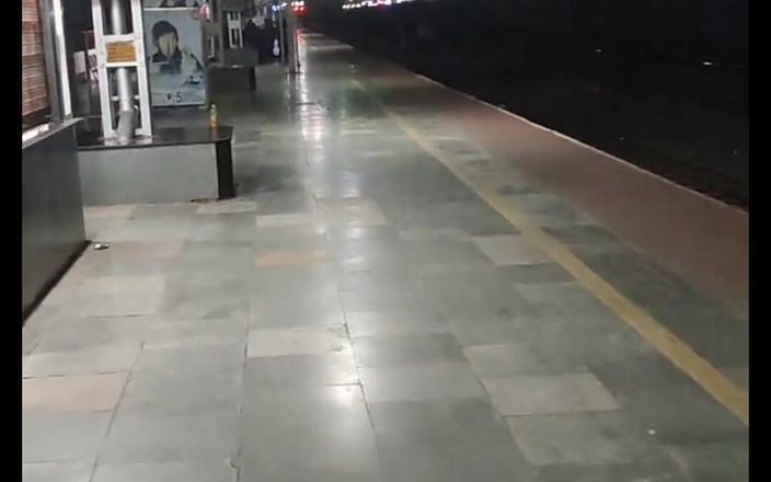 Tani: Estação ferroviária ejaculação