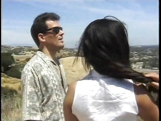 Cumming Soon: ट्रक के पीछे कामुक एशियाई लड़की को अपना लंड चूसते हुए देखें