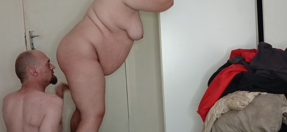 BBWLOVERS: ぽっちゃり系熟女が立ったまま後ろから犯される