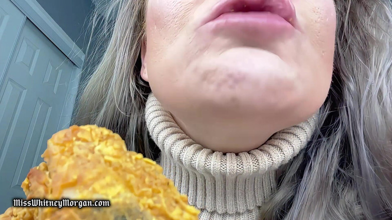 Miss Whitney Morgan: Міс Вітні Морган: смажена курка їсть asmr