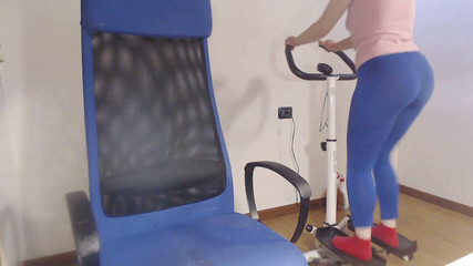 RavenBigAss: Linge-mi și adulmecă axilele după sport, cu recrearea părului, 10 zile