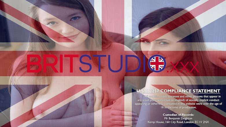 Brit Studio: O studentă sexy este de profesorii ei