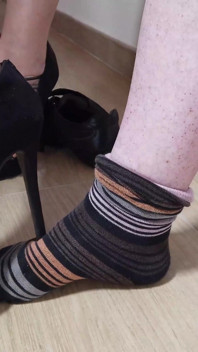 Anale teef, ballbusting vertrappelende onderwerping en cuckold met hete milf Mary Rider