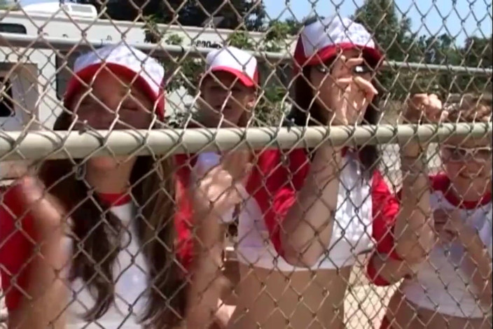 American Idol X: Lesbian sex party in the garden