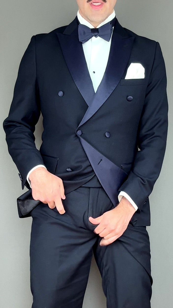 Master Shiny Shoes: 穿着燕尾服的欲望