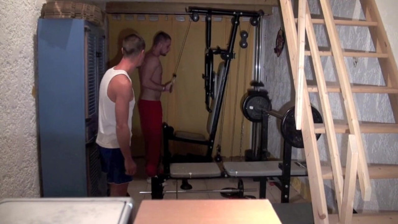 Crunch Boy: Twink fucked by straight at the musculation