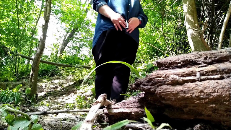 OurFetishLife: Khoe mông của mẹ chồng ngoài trời