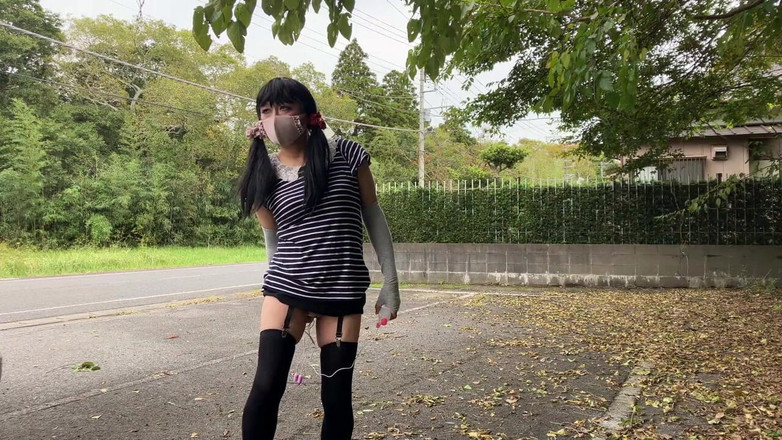 megu2002: Parkta yürüyüşler ve park yerlerinde teşhir