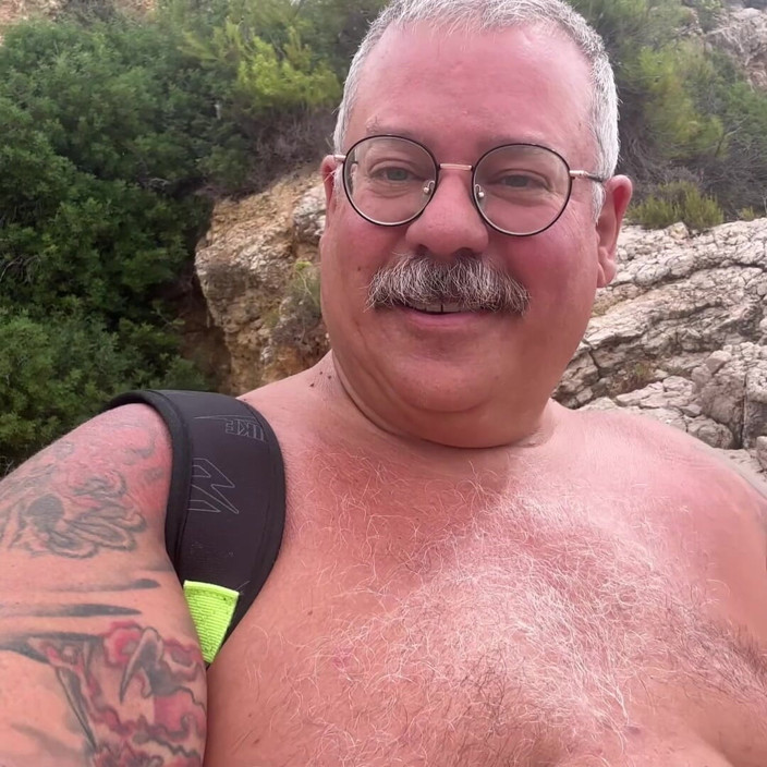 Hand-Free-Daddy-Chub: Big Belly Golfer Retired Handsome Older Man