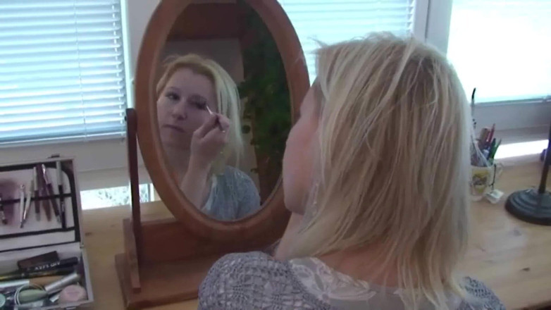 Femdom Austria: Make up and cleaning face