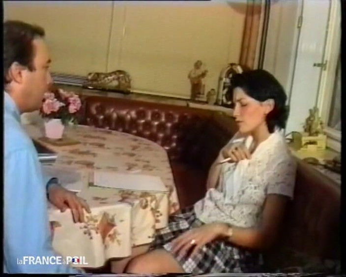 French Family Secrets: Een slecht geconcentreerde student die meer bereid is om te...