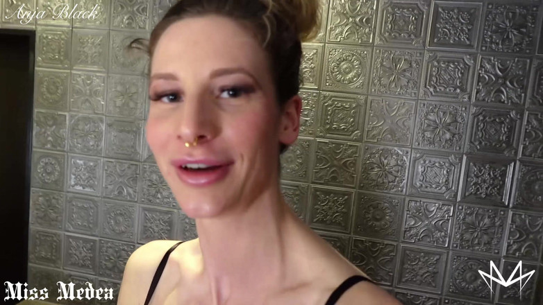 Anja Black: Tambatan dengan 3 Domina