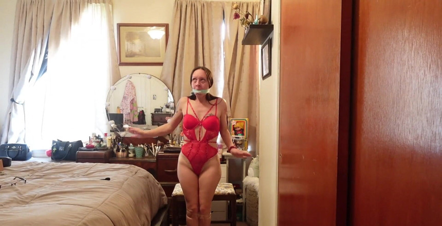 Raven Willow: Eu amo me amarrando enquanto estou de lingerie e salto...