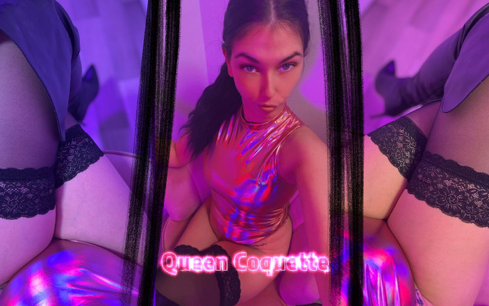 Queen Coquette: Rauch-demütigung - Ich Rauche Meine Zigarette, Während Du Meine Schmutzigen, Oberschenkelhohen...