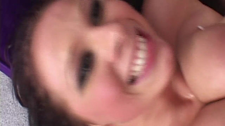 MILFFreaksX: Ele agarra seus peitões e a fode