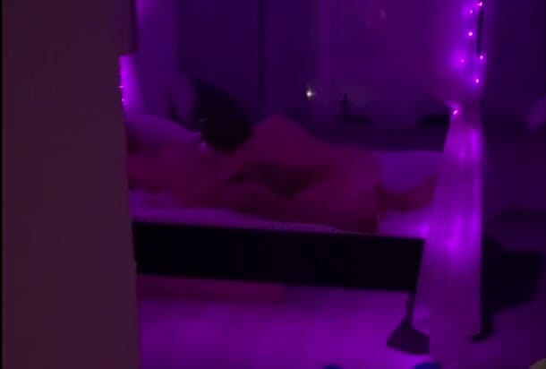 Curry: Cuckold špehuje svou ženu