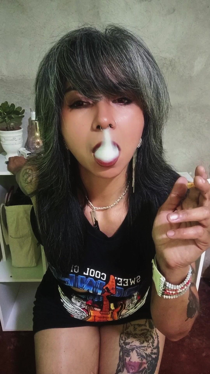 Casia Castro: Come Smoke with Me