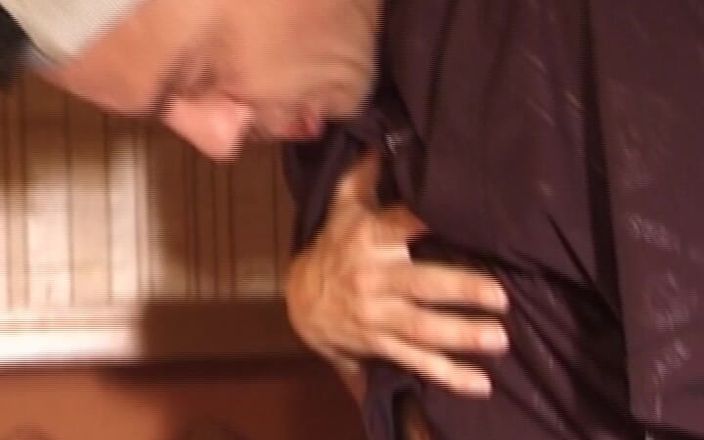 German Threesome: जर्मनी की शौकिया बेब की तीन तरह से चुदाई