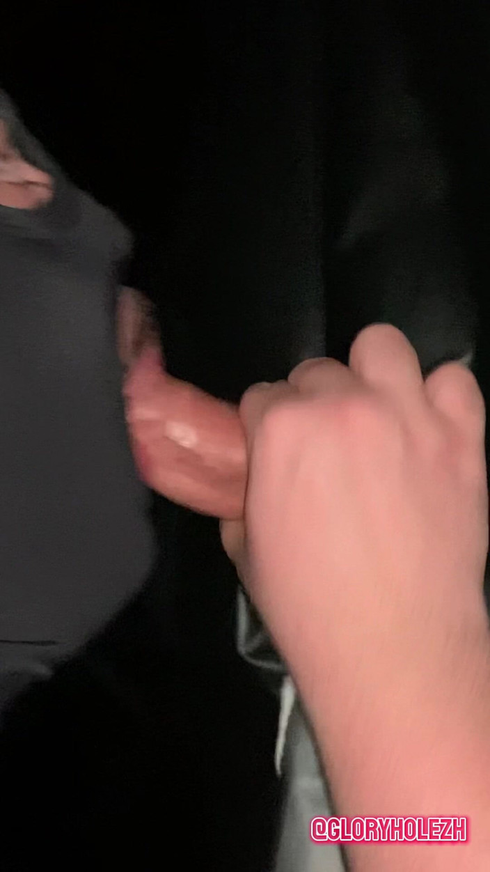 gloryholezh: 훈련 후 첫 게이 오럴과 입에 사정하는 22살 축구 선수