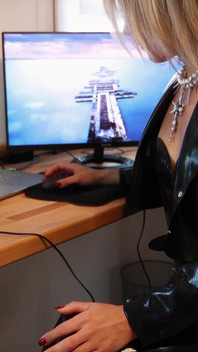 Jste Fetišista Na Vysoké Kožené Boty a Latex? Paní Julie