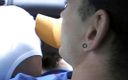Gaybareback: 私の車の中で男の子を吸い、私を激しく屋外でファック