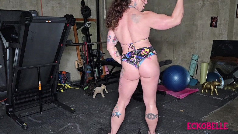 Ecko Belle: Bicep pumpa a flex