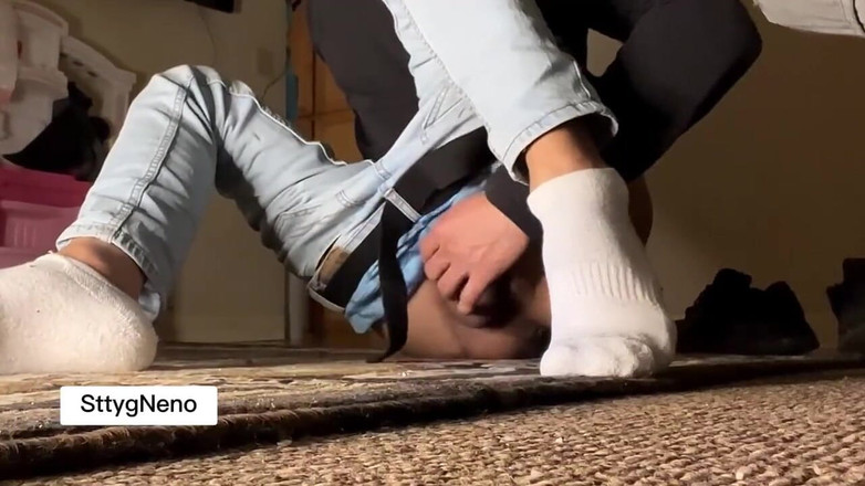 Xooshua (xblue18): 18-річний молодий чоловік мастурбує свою милу дупу вночі