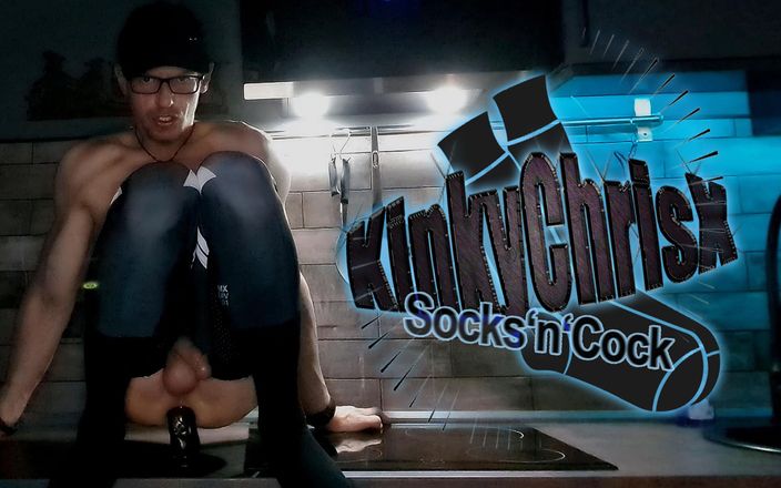 KinkyChrisX: Kinkychrisx - Küchenfick in halterlosen socken