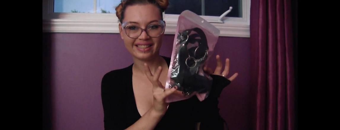 Kira Burn: Dưới đây là video mở hộp thư