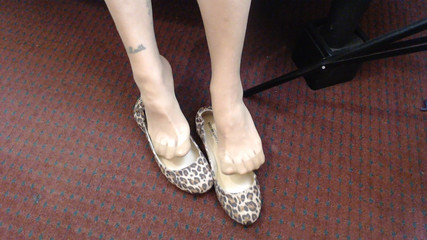 Abby Anna: Gioco con le calze dita rafforzate