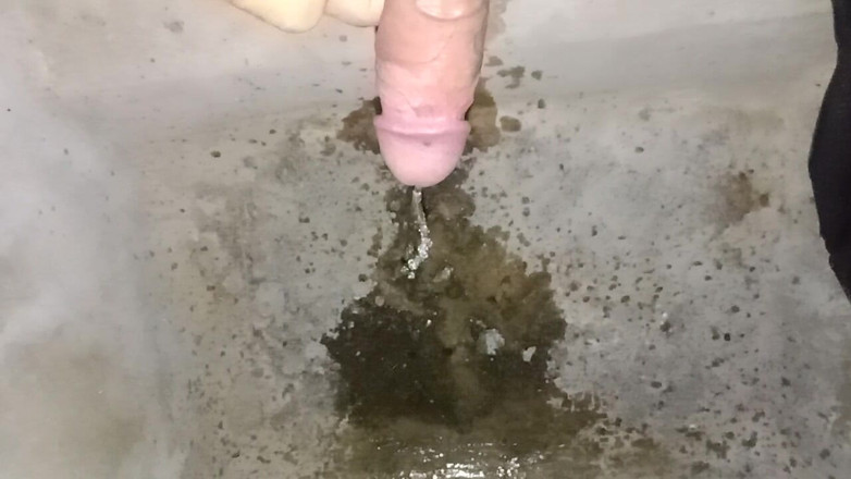 Piolo Alberto: I'm Playing My Cock Then I Pee on Sink
