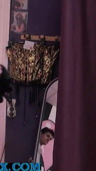 Tayra Belle Blackette con tre attori francesi