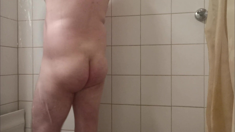 Uhri: 자지와 공을 씻어