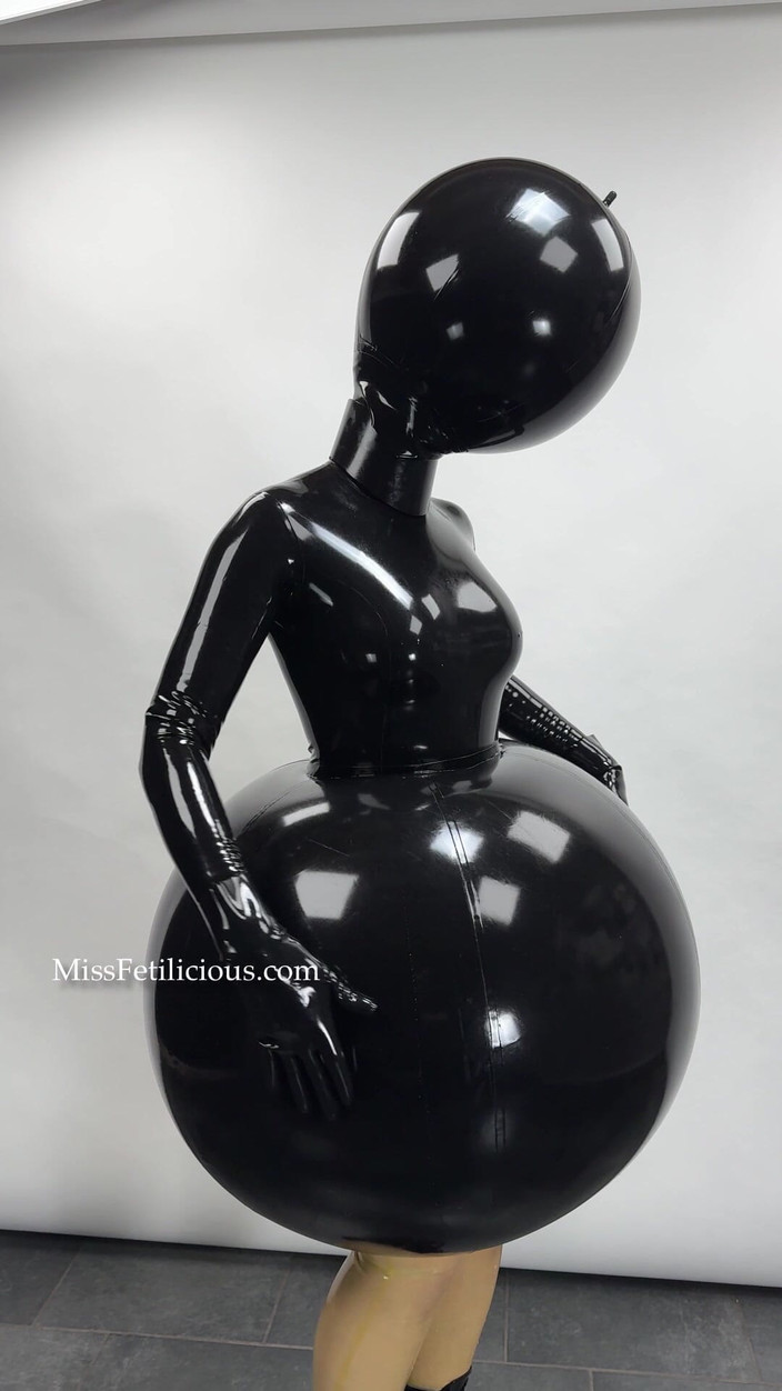 Miss_Fetilicious: Що думаєш про мою надувну сукню?