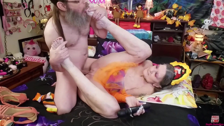 Sexy Sandra N Sir Christopher: День подяки, 2025 трах