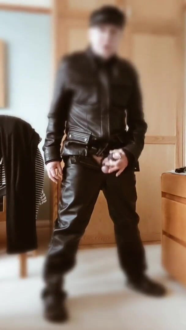 Bellhead: Leather jerk