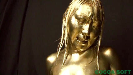 Cocoa Soft: Gantung cat emas di atas kepala awak