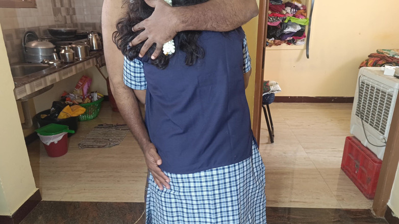 Magilmathi: Video virale in uniforme di una studentessa indiana del sud