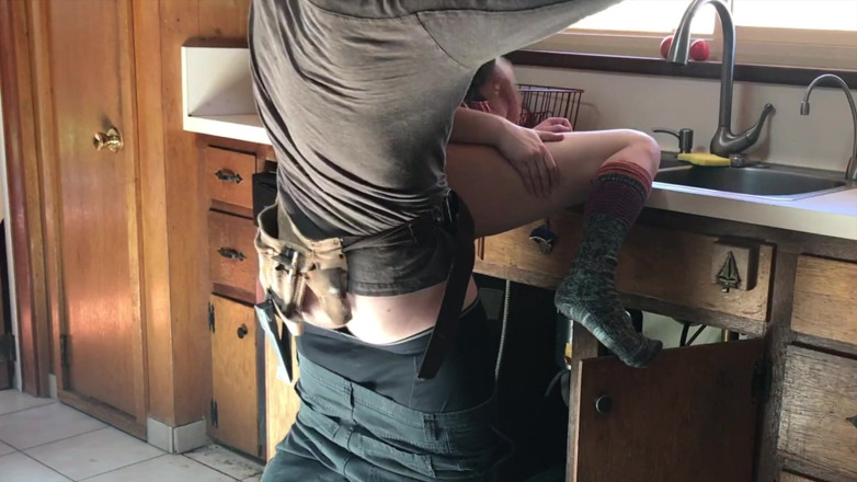 Erin Electra: Lucky Plumber Fucked by Cute Slut